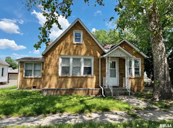 1113 & 1113 1/2 CHARLOTTE Street, Pekin, IL 61554