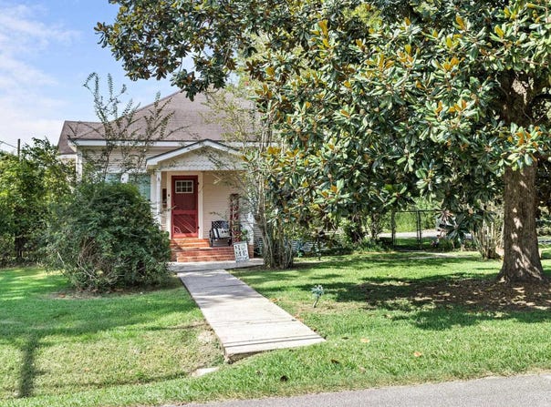 490 W Barkley, Sour Lake, TX 77659