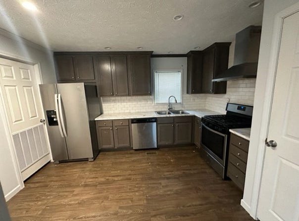 15 Mary Dr., Lansing, MI 48906