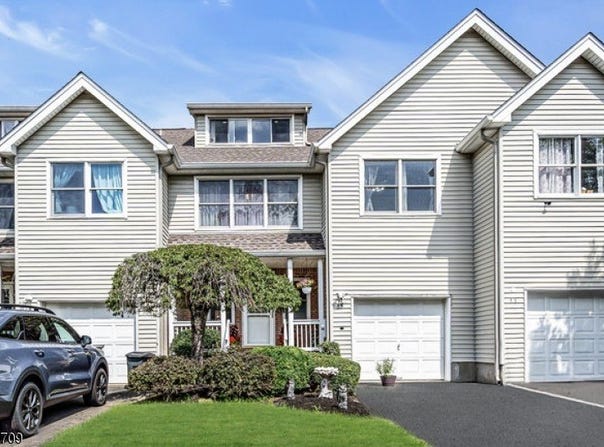 15 Flemming Dr, Hillsborough Twp., NJ 08844-5282