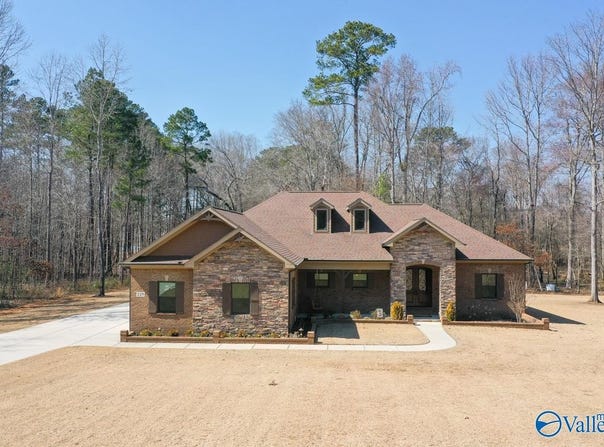 229 Goose Pond Island Drive, Scottsboro, AL 35769