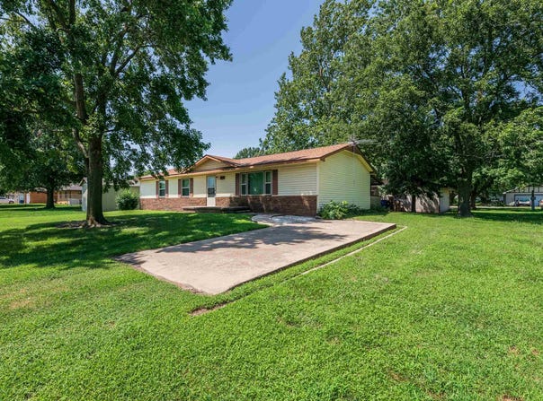 311 N Pratt St, Mount Hope, KS 67108