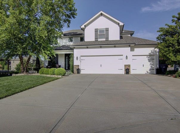 16324 S Locust Street, Olathe, KS 66062