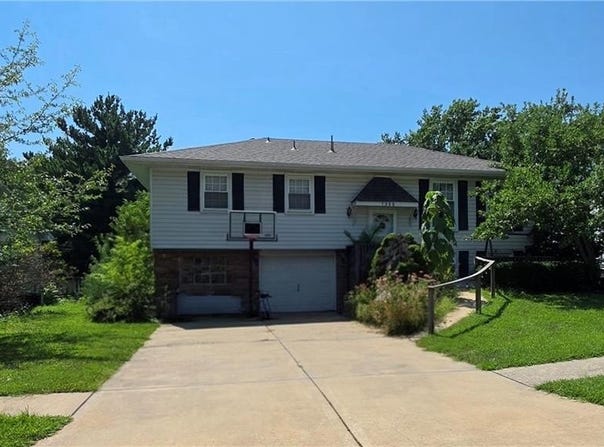 7908 NW Milrey Drive, Kansas City, MO 64152