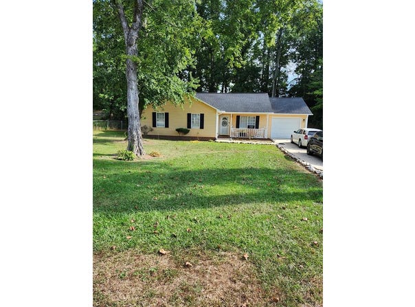 217 Wisewood Cir., Greenwood, SC 29646