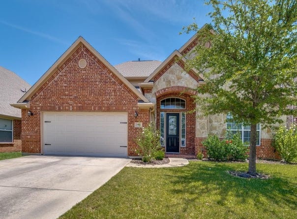 1902 Fountain Wood Drive, Euless, TX 76039