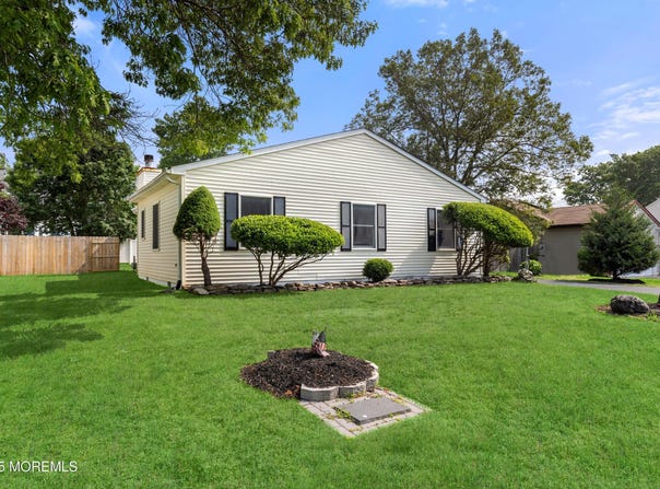 1136 Hawser Avenue, Manahawkin, NJ 08050
