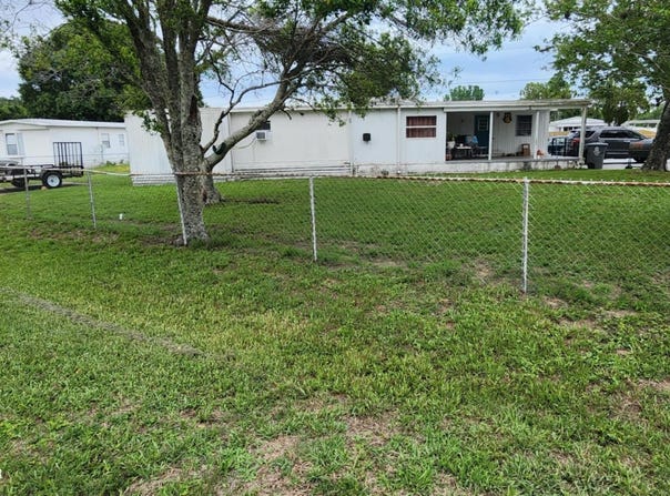 160 Center Street, Oak Hill, FL 32759