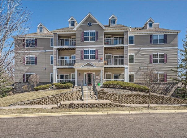 12693 Collegeview Drive, Eden Prairie, MN 55347