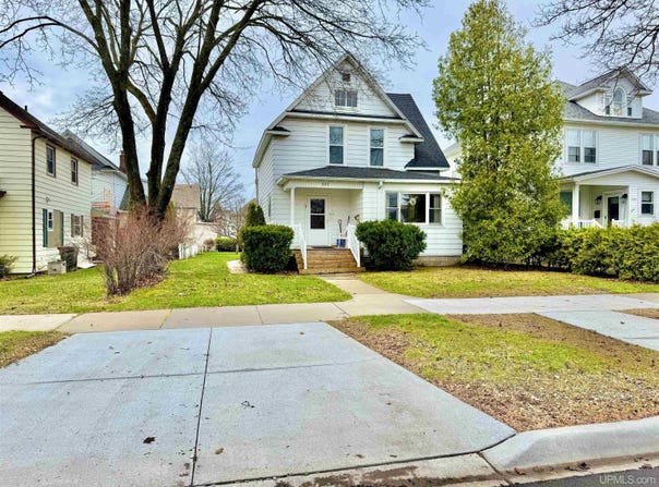 905 S 6th, Escanaba, MI 49829