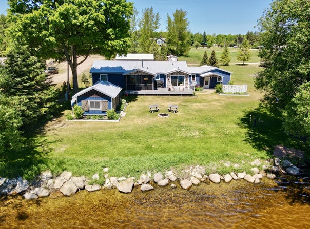 17415 Walker St, Curtis, MI 49820