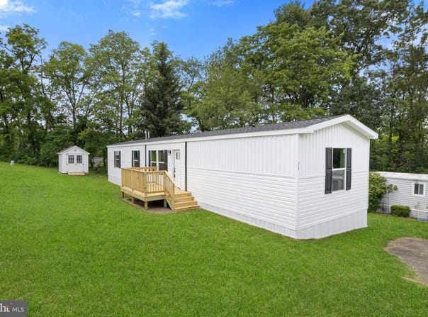 11 PINE STREET, YORK, PA 17406