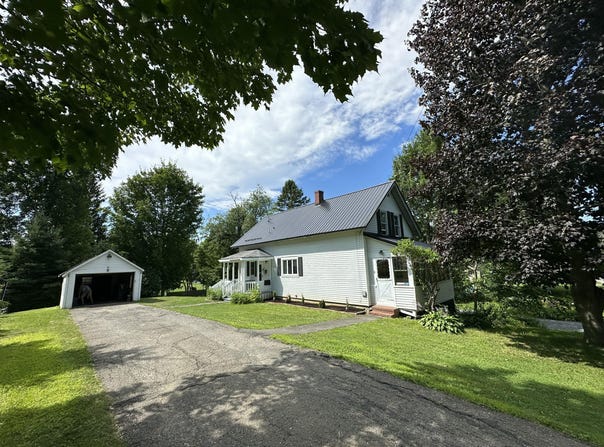 9 Franklin Avenue, Houlton, ME 04730
