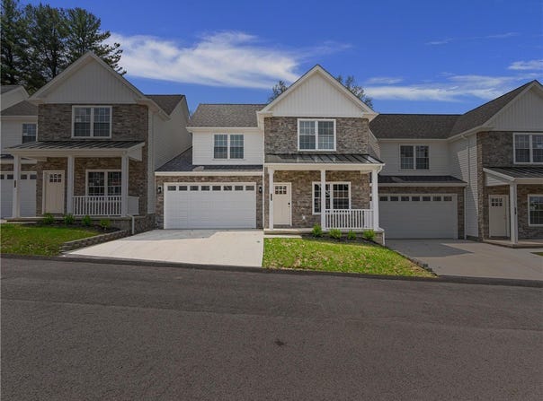 202 Willow Lane, Chippewa Twp, PA 15010