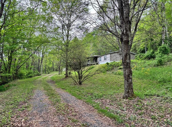 1640 Licklog Rd, Newland, NC 28657