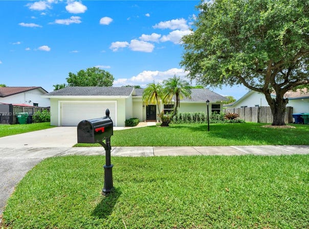 10514 SW 127th Ct, Miami, FL 33186