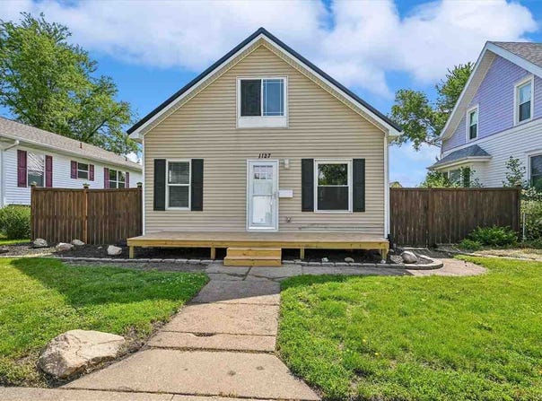 1127 NW 10th Street, CedarRapids, IA 52405