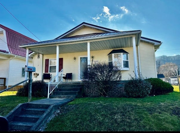 1445 N River Avenue, Weston, WV 26452