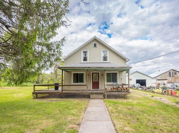 67 School Road, Mildred, PA 18632
