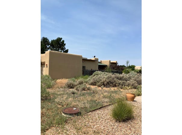 104 Vista Lane, Taos, NM 87571-1111