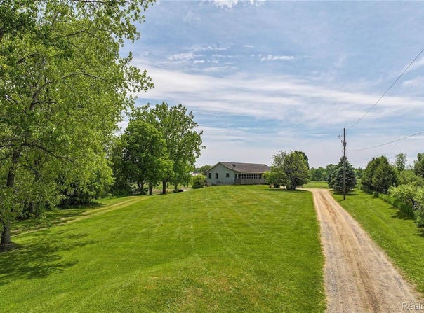 3749 Chase Lake Road, CohoctahTownship_Livingston, MI 48855
