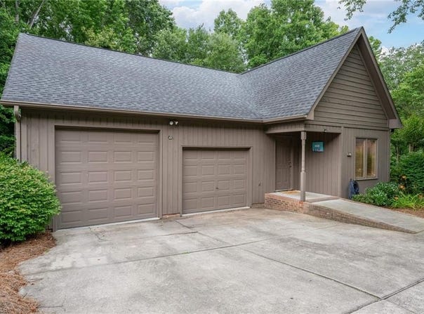 598 Ridgehaven Drive, Winston-Salem, NC 27104