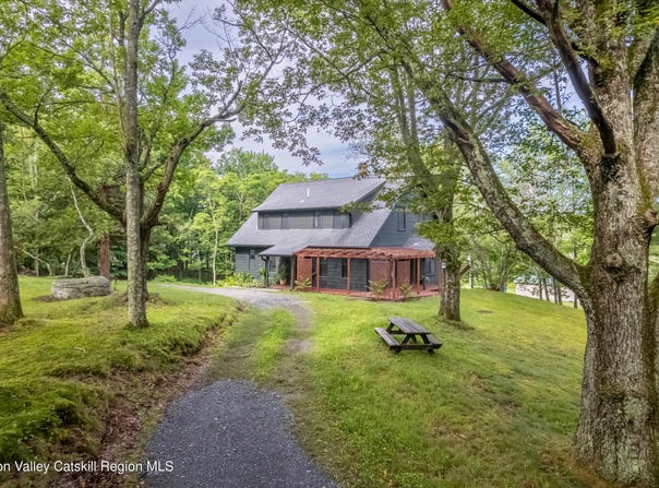 405 Vista Maria Road, Cragsmoor, NY 12420