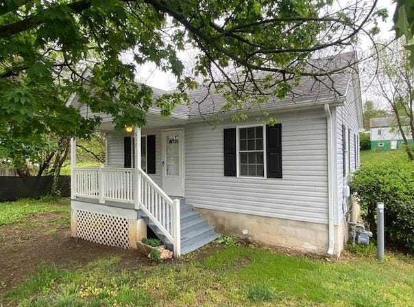 617 GRUBERT AVE, STAUNTON, VA 24401