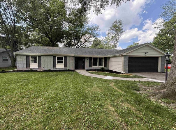 2227 Lakeland Lane, Fort Wayne, IN 46815-7723
