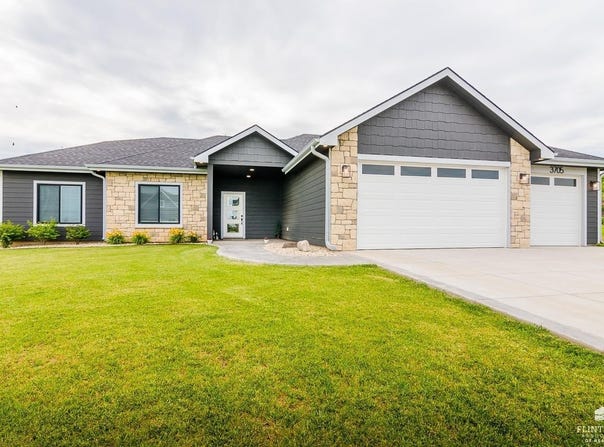 3705 Ames Circle, Manhattan, KS 66502