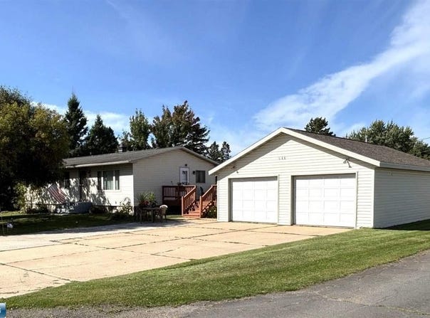 611 W 33rd St, Hibbing, MN 55746