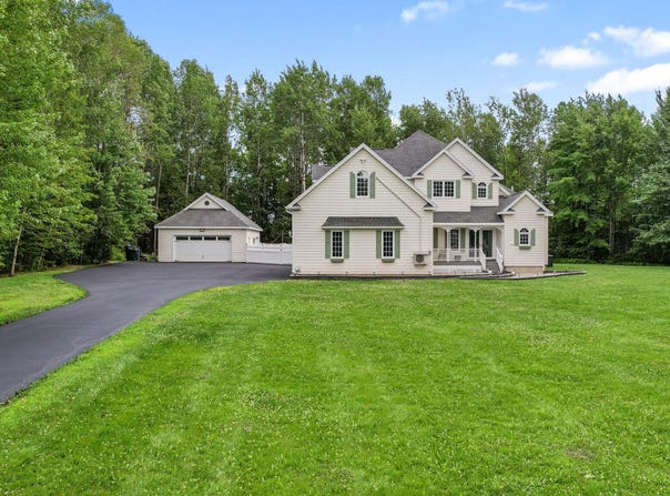 52 Vista Ridge, Glenburn, ME 04401