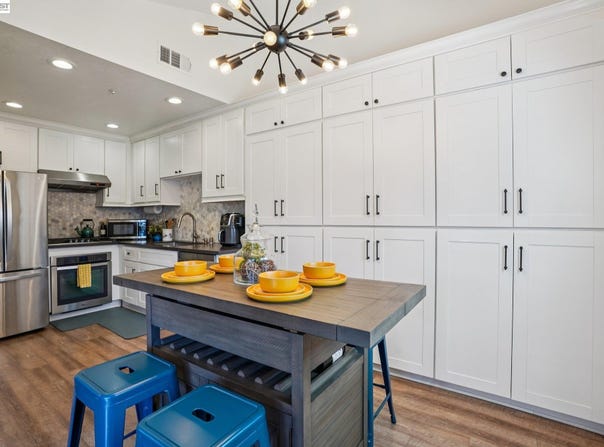 1255 N Los Robles Ave, Pasadena, CA 91104