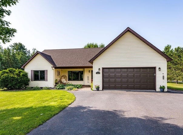 1406 W Taylor Ave, Cloquet, MN 55720