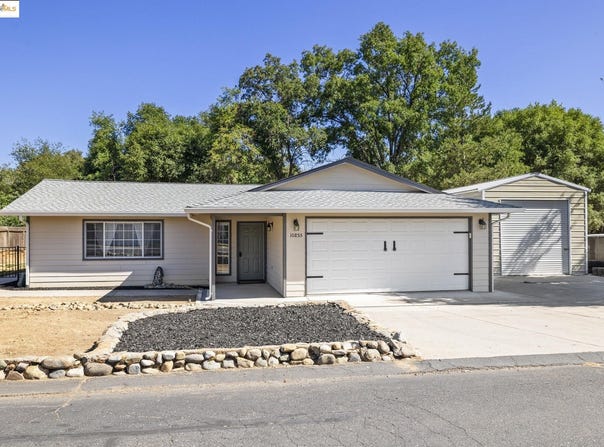 10855 Robinwood Ln, Sonora, CA 95370