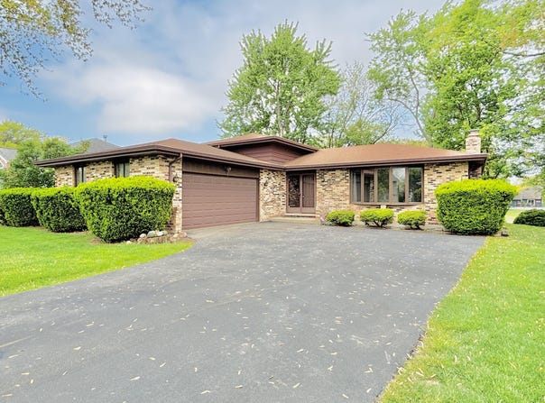 3036 Sunrise Drive, Crown Point, IN 46307