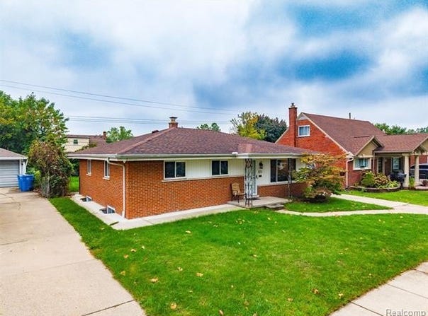 20811 Crestmont Lane, Dearborn Heights, MI 48127
