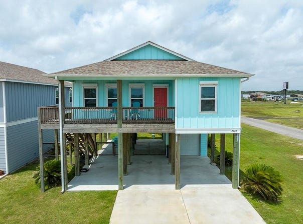 2403 S Bronte, ROCKPORT, TX 78382