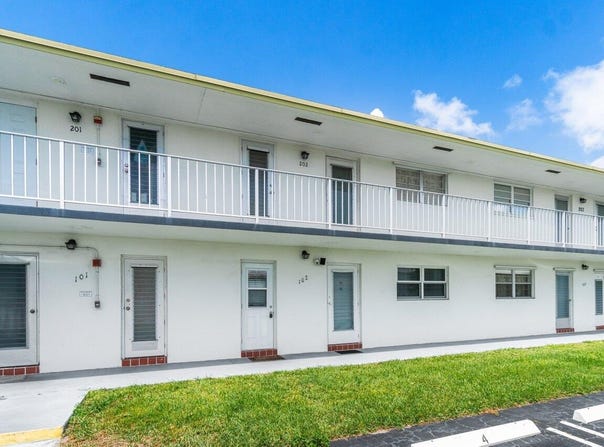 1113 Lake Terrace, Boynton Beach, FL 33426