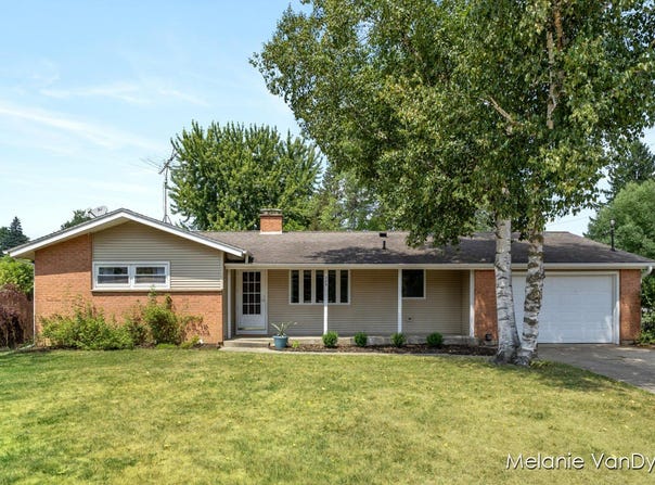 285 Jeffrey Street NE, Cedar Springs, MI 49319