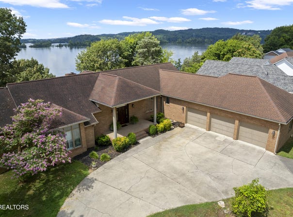 201 High Pointe Village Way, Kingston, TN 37763