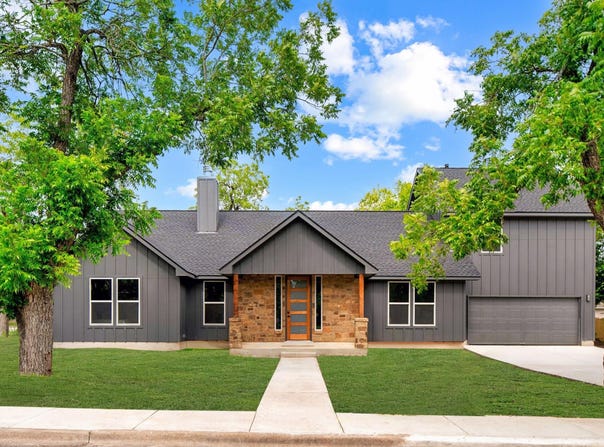 417 S Blanco ST, Lockhart, TX 78644