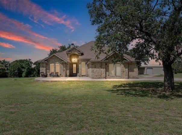 160 Seven Oaks Lane, China Spring, TX 76633
