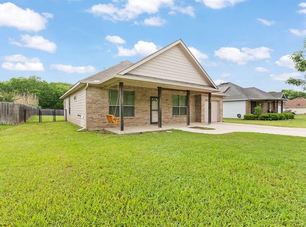305 S 1st Street, Grandview, TX 76050