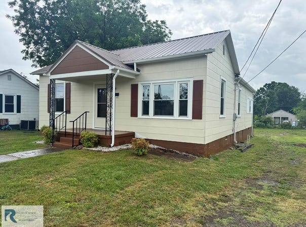 813 HUGHES ST, Danville, VA 24541