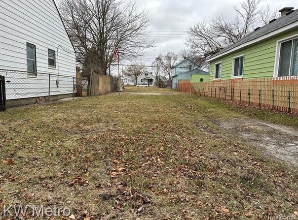 89 W Hayes, Hazel Park, MI 48030