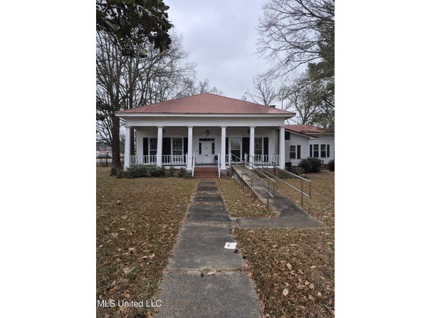 401 E First Street, Forest, MS 39074