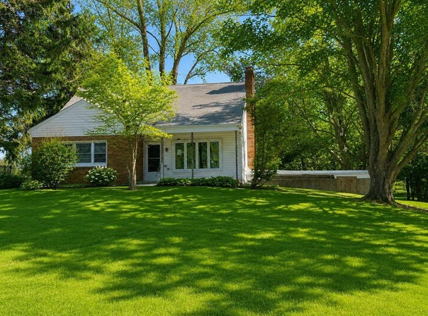 8356 Maple Rd, Clay, NY 13041