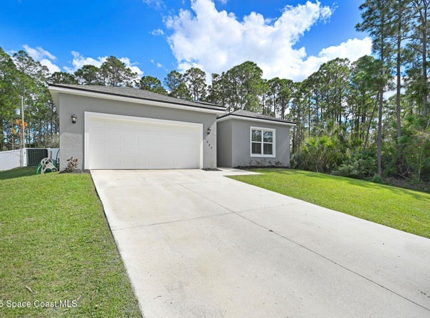 1085 Caligula Avenue SE, Palm Bay, FL 32909