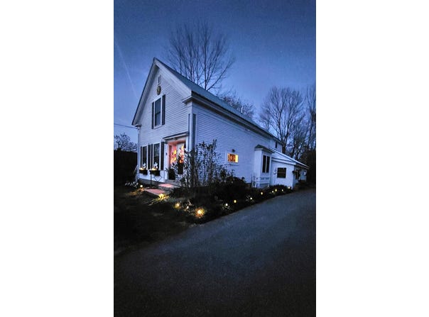 8 Cottage Street, Bridgton, ME 04009